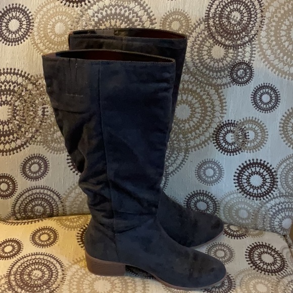 Kohl’s Dark Grey Suede Boots - Picture 2 of 6